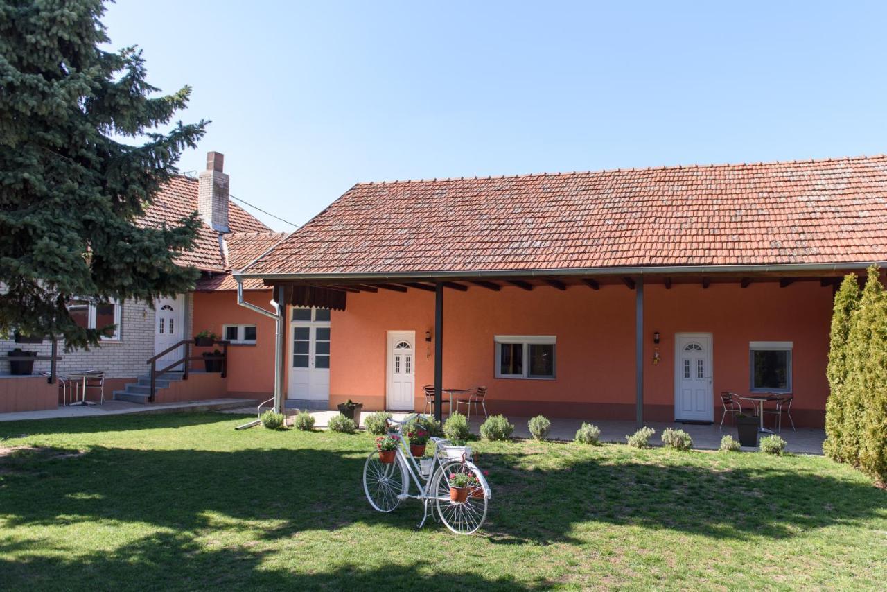 Dumalux Garden Apartment Суботица Екстериор снимка